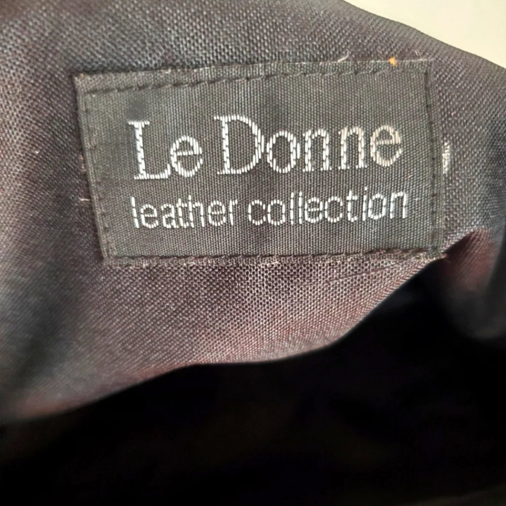 Le Donne Leather Side-Zip Shoulder Bag
